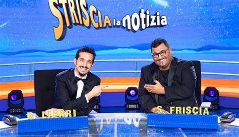 Striscia La Notizia Alla Conduzione Sergio Friscia E Roberto Lipari