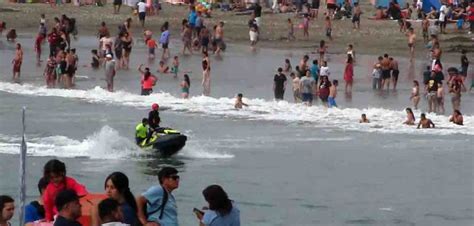 Galer A De Im Genes Miles De Personas Prefieren Playa Grande De