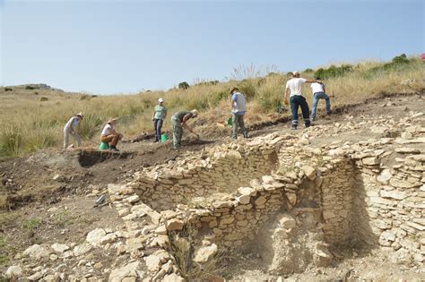 RIPRESI GLI SCAVI ARCHEOLOGICI A MONTE NADORE Tele Radio Sciacca