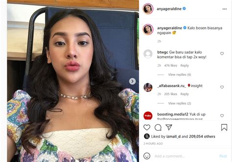 Anya Geraldine Pamer Pose Menggoda Dengan Bibir Seksi Dan Beri