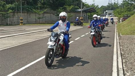 Honda Jawa Barat Bekali Bikers IMHC Pelatihan Safety Riding Otomotif