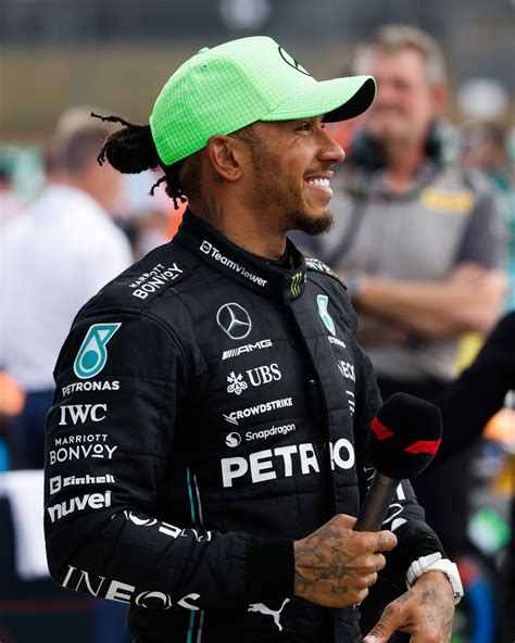 Pin By Bia On Motorsport Lewis Hamilton Lewis Hamilton Formula 1