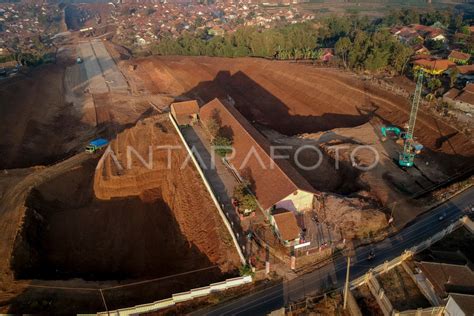 SEKOLAH TERDAMPAK PROYEK TOL CISUMDAWU ANTARA Foto