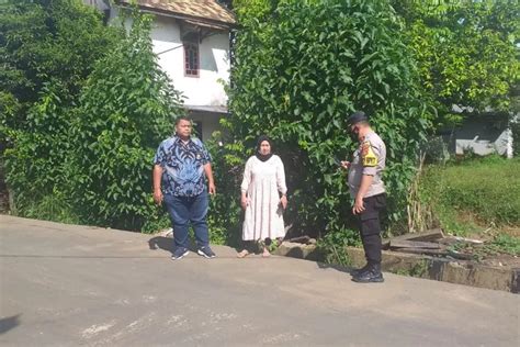 Todongkan Pisau Ke Leher Irt Di Palembang Pasrah Motornya Di Bawa