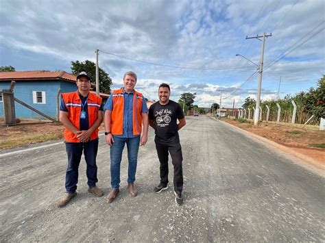 Prefeito de Itararé SP Heliton do Valle acompanha avanço nas obras