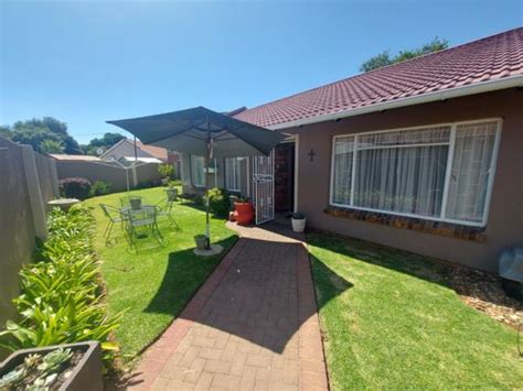 Uitsig Bloemfontein 3 Bedroom Town Houses For Sale Pam Golding Properties