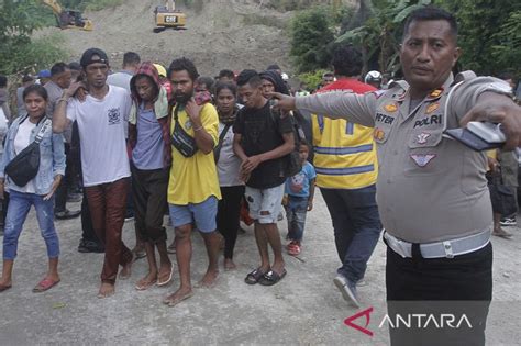 Akses Jalan Kupang Timor Leste Terputus Akibat Longsor Antara News