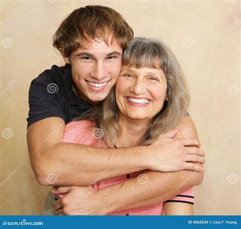 Mutter U Erwachsen Sohn Portrait Stockfoto Bild Von Leute Einzeln