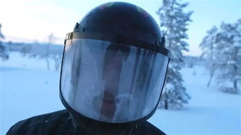 How To Stop Motorcycle Helmet Visor Fogging? - (5 Simple Ways)