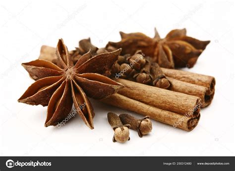 Star Anise Cinnamon Cloves Stock Photo By ©fotostudiogbliberoit 250312480