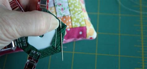 Modern Holiday Hexagon Placemats: A Quilting Tutorial