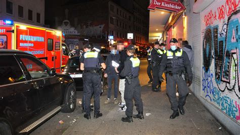 Messerstecherei Auf Der Reeperbahn Junger Mann Schwer Verletzt