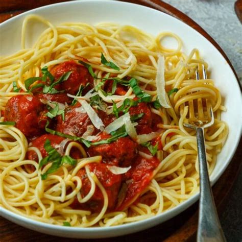 Spaghetti Mit Hackb Llchen In Fruchtiger Tomatenso E