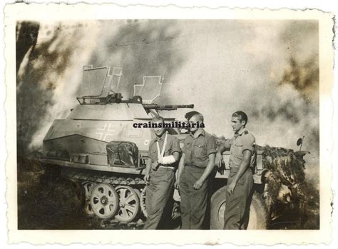 Orig Foto 29 PGD Panzeraufklärer mit Panzerspähwagen Sd Kfz 250 in