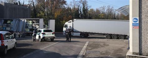 Cesano Maderno Muore Schiacciato Dal Carico Del Suo Camion Il