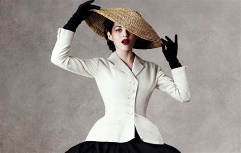 Le Tailleur Bar De Dior Une Pièce Mythique Qui A Marqué Lhistoire De