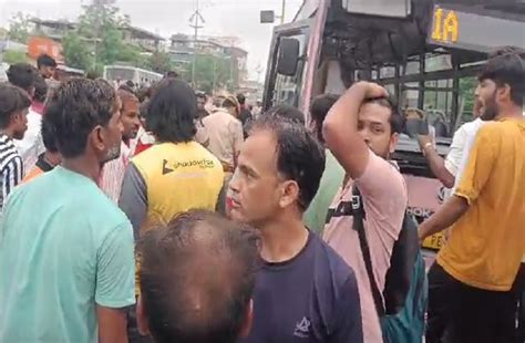 Scooty Rider Crushed By Mini Bus जयपुर में बेकाबू रफ्तार में मिनी बस ने स्कूटी सवार को कुचला