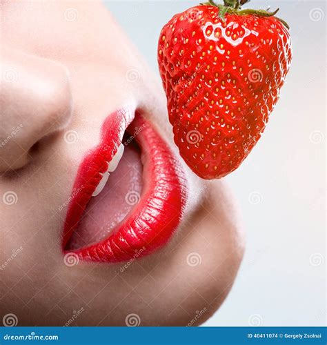 Female Red Lips, Eating Strawberries Stock Photo - Image of nutrition, hold: 40411074