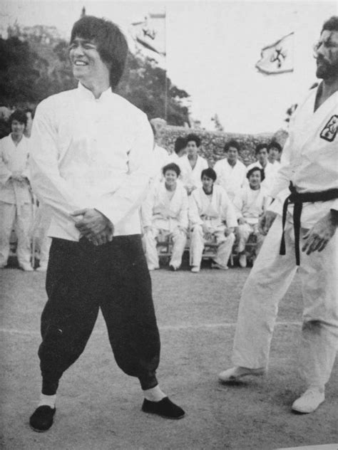 Bruce Lee and Robert Wall on the set of „Enter the Dragon“ | Bruce lee, Bruce lee photos, Bruce ...