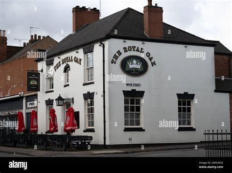 Royal Oak Pub England Hi Res Stock Photography And Images Alamy