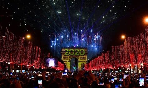 People Stroll At Taksim Square During New Years Live Updates