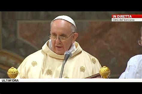 El Papa Francisco Reza Su Primer Angelus En La Plaza De San Pedro El