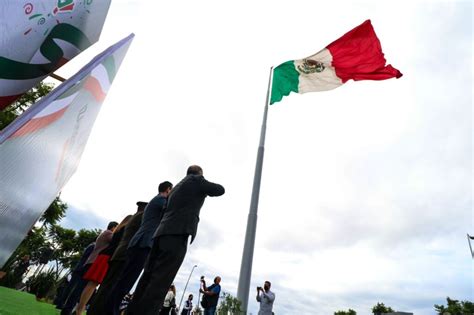 Izamiento De Bandera Genera Orgullo Y Patriotismo Politik