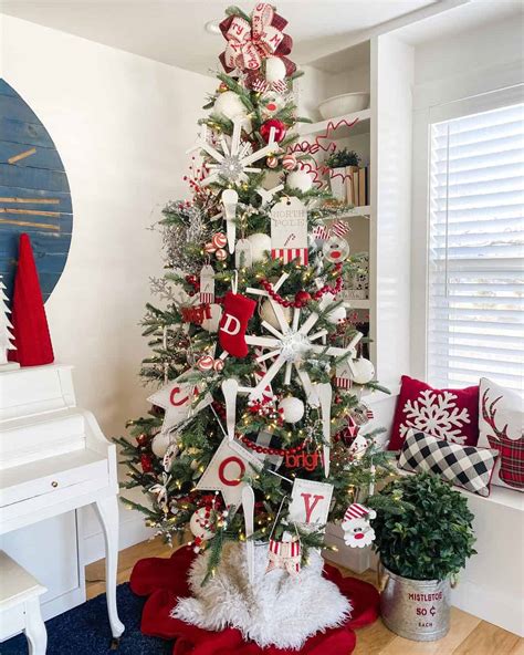 red  white christmas tree ideas