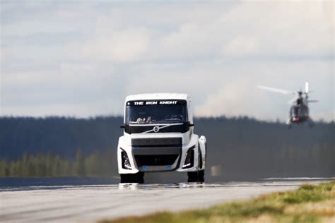 The 2,400 HP Volvo 'Iron Knight' Truck Is The World's Fastest Big Rig ...