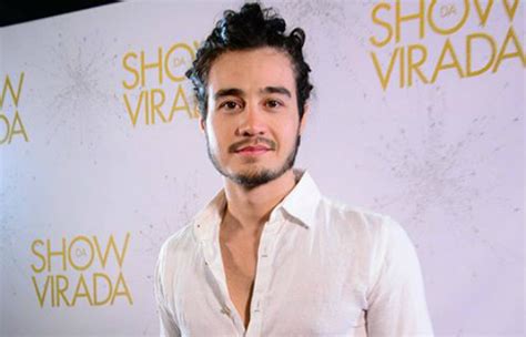 Tiago Iorc Evita Falar Sobre Os Boatos De Romance Bruna Marquezine