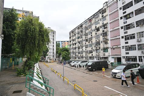 大坑西邨重建住戶無安置 居民包圍記者控訴：一無所有 獨媒報導 獨立媒體