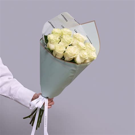 Букет 11 Эквадорских белых роз 50 см - купить в Омске в цветочной ...