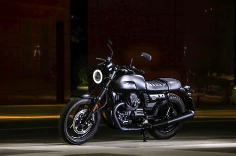 Moto Guzzi V7 III Stone Night Pack Dueruote