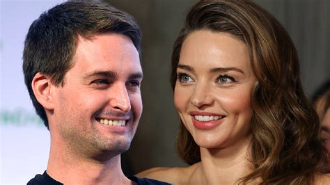 El Director Ejecutivo De Snapchat Evan Spiegel Y Miranda Kerr Venden