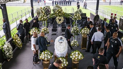 Pele Funeral Fans Line Up To Mourn Brazilian Soccer Great CTV News