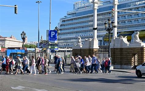 Baja El Movimiento De Mercanc As Casi Un En El Puerto De C Diz Hasta