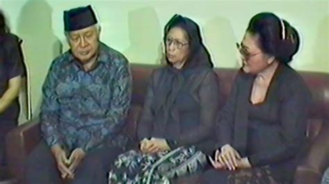 Peliputan Alm Sarwo Edhie Wibowo 9 November 1989 Di Rumah Duka YouTube