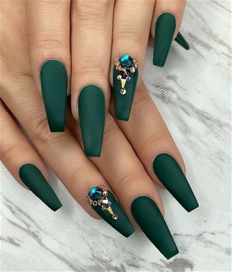 25 Stunning And Elegant Emerald Green Nail Designs For You Women