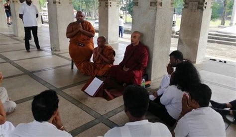 Ven. Kashyapa Thera calls off fast-unto-death protest - Lanka Puvath