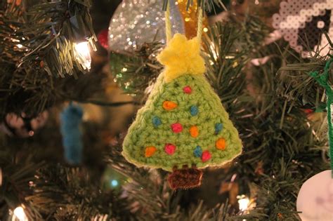 Katie Cooks and Crafts: Crochet Christmas Tree Ornaments