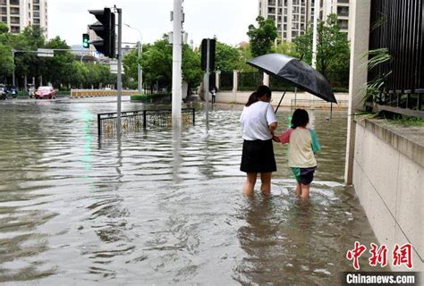 福州持续强降雨致道路积水 启动防暴雨Ⅰ级应急响应 搜狐大视野 搜狐新闻