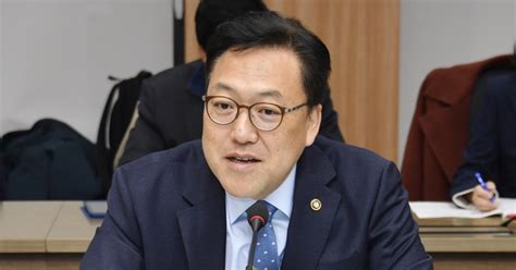 기재차관 11월 물가상승률 전달보다 둔화주류가격 안정 유도