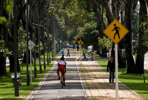 Letras En Dos Ruedas Ciclov As En Las Grandes Ciudades