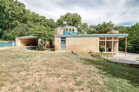 Perfectly Preserved Midcentury Modern Masterpiece Sells Quickly