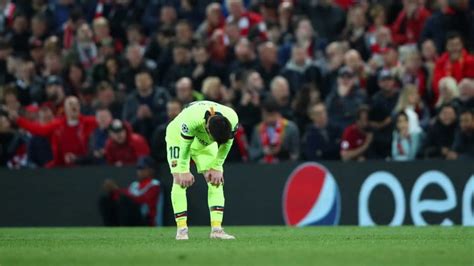 Messi La Imagen De La Tristeza En Anfield Tyc Sports