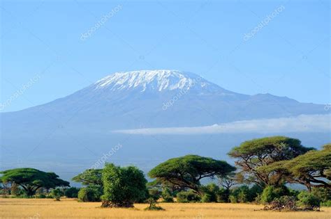 Snow on top of Mount Kilimanjaro — Stock Photo © VolodymyrBur #50280147