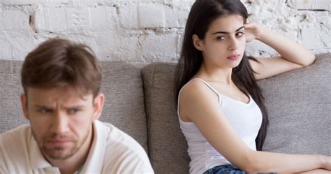 10 Signs Youre In A Relationship With An Emotional Manipulator Hack Spirit