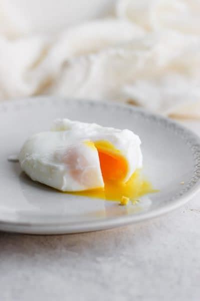 How To Poach Eggs Easy Tutorial Feel Good Foodie