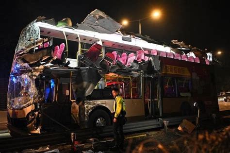 Six dead, dozens injured in Hong Kong bus crash | News | GMA News Online