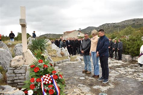 DAN OPĆINE 2023 Na Vojskom dolu položeni vijenci i zapaljene svijeće